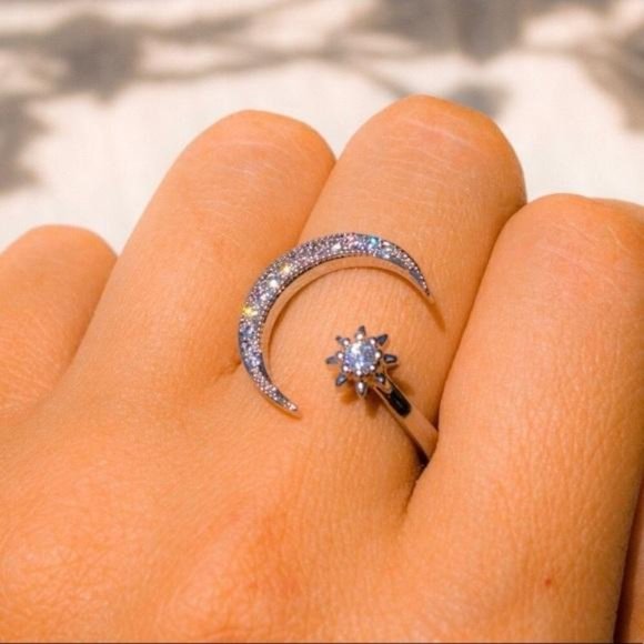 Jewelry - New Silver Crescent Moon & Star Resizeable Ring, cute Ring, shiny Ring.